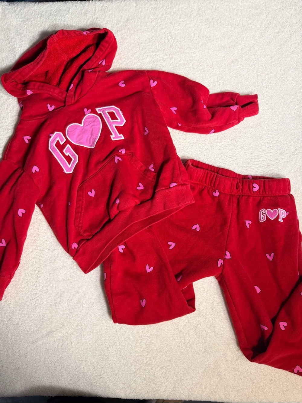 GAP Red Heart Print Hoodie & Jogger Set | Size 4 | Cute Heart Outfit ❤️ - Picture 2 of 7